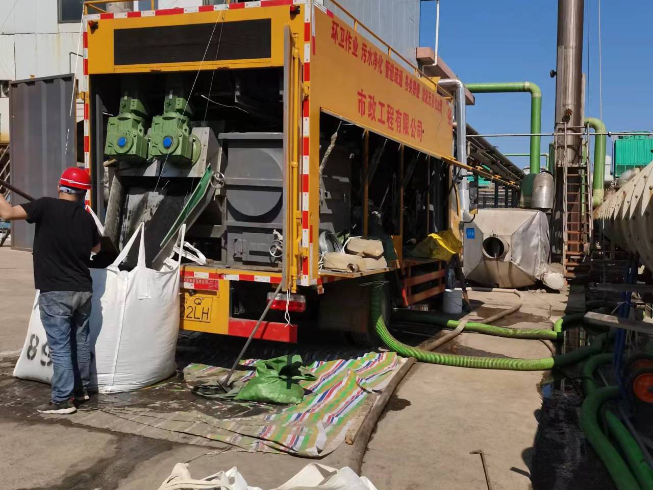 化州淤泥压干处理