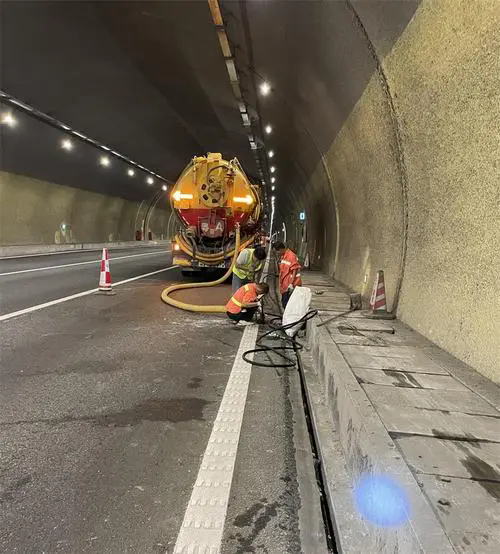 化州隧道排水渠清淤